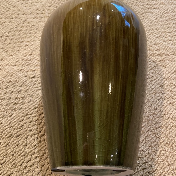 Beautiful High Glazed Pottery Vase in Neutral Tones of Browns and Greens. - Picture 9 of 10